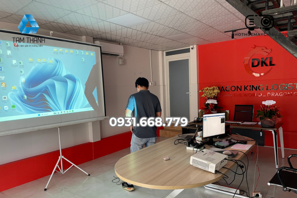 CHO THUÊ MÁY CHIẾU PHỤC VỤ HỌP TỔNG KẾT CÔNG TY LOGISTIC DKL