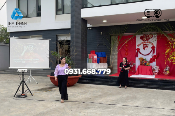 Cho thuê máy chiếu phục vụ tiệc tất niên công ty 2025