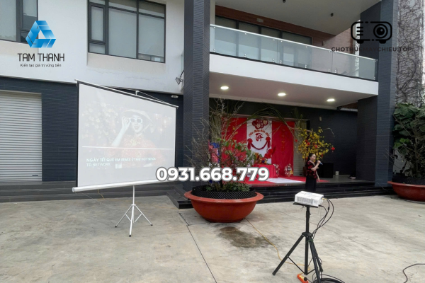 Cho thuê máy chiếu phục vụ tiệc tất niên công ty 2025